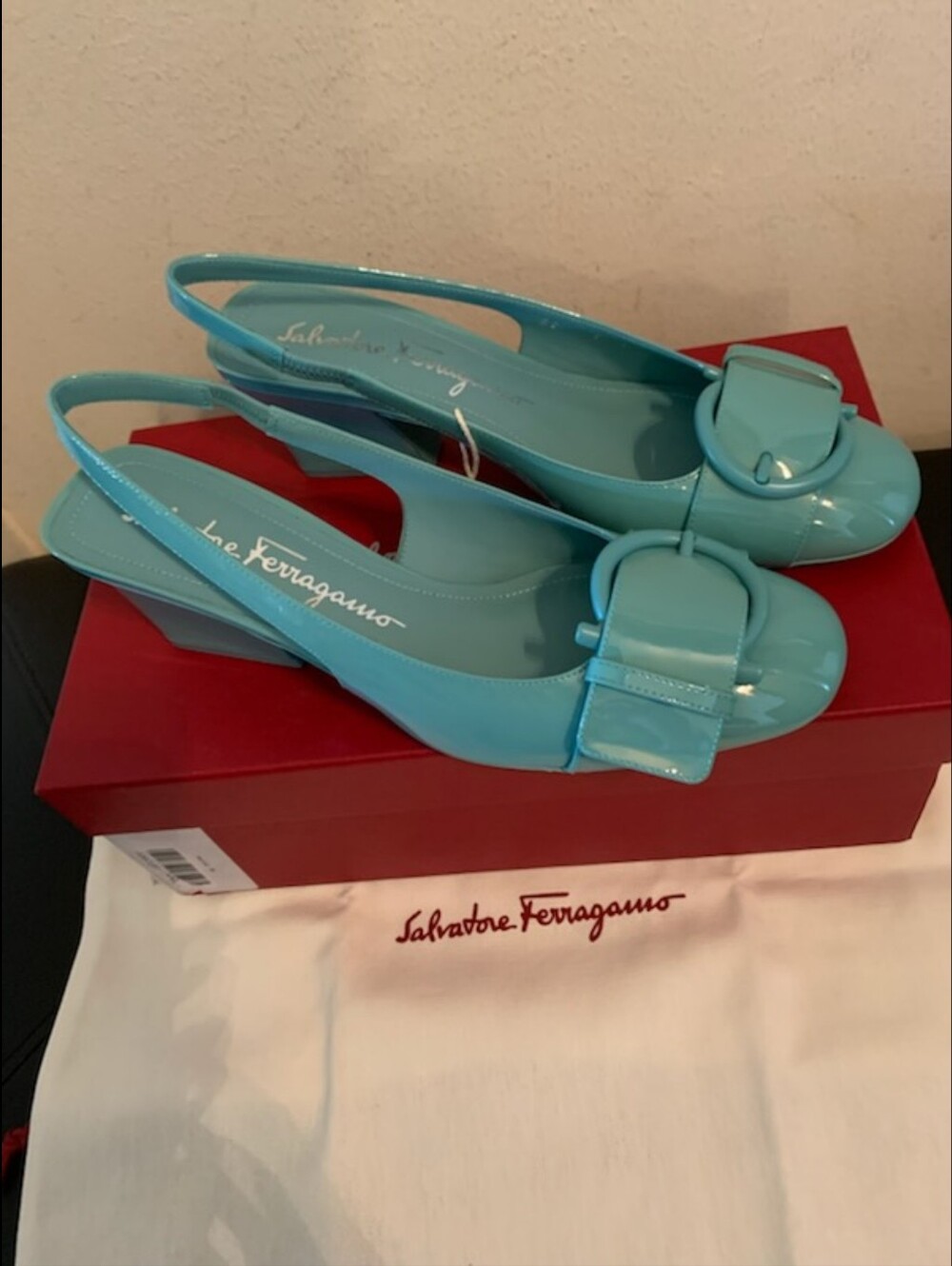 Salvatore Ferragamo Briget 9C Pump TURQUOI LeatherClassic Gancini HEEL Women NWB - Picture 16 of 16
